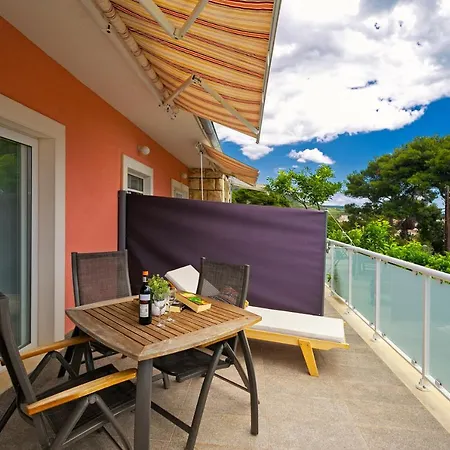 Apartment Terrace *